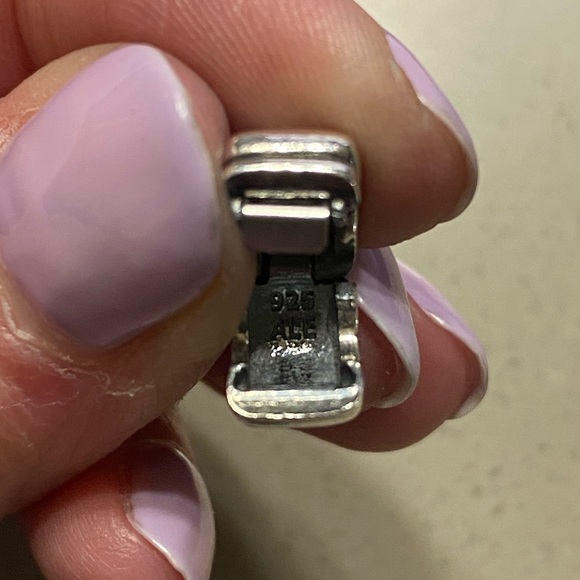 Pandora Ribbed Clip - Picture 2 of 2